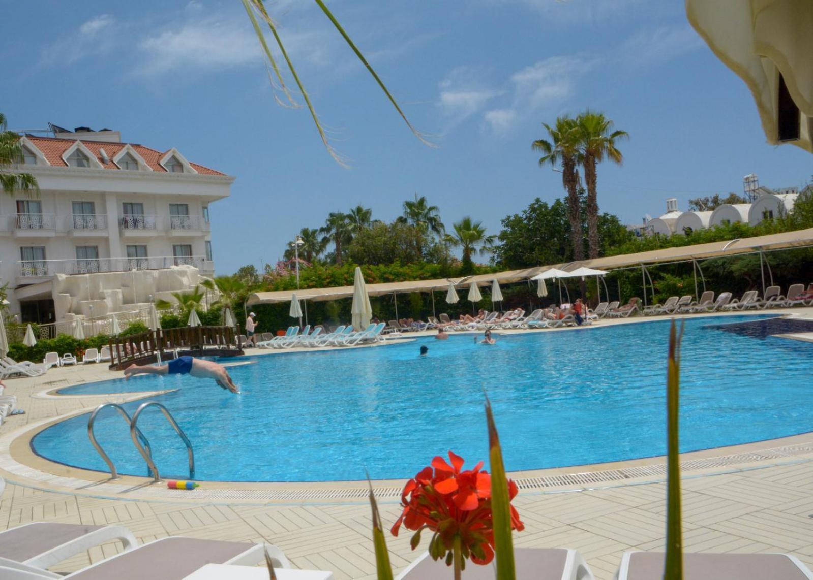 Miramor Hotel & Spa Antalya Luaran gambar A pool at a hotel in Turkey