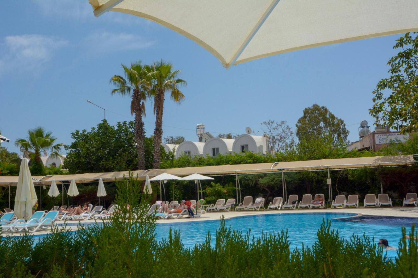 Miramor Hotel & Spa Antalya Luaran gambar A pool at a resort in Turkey