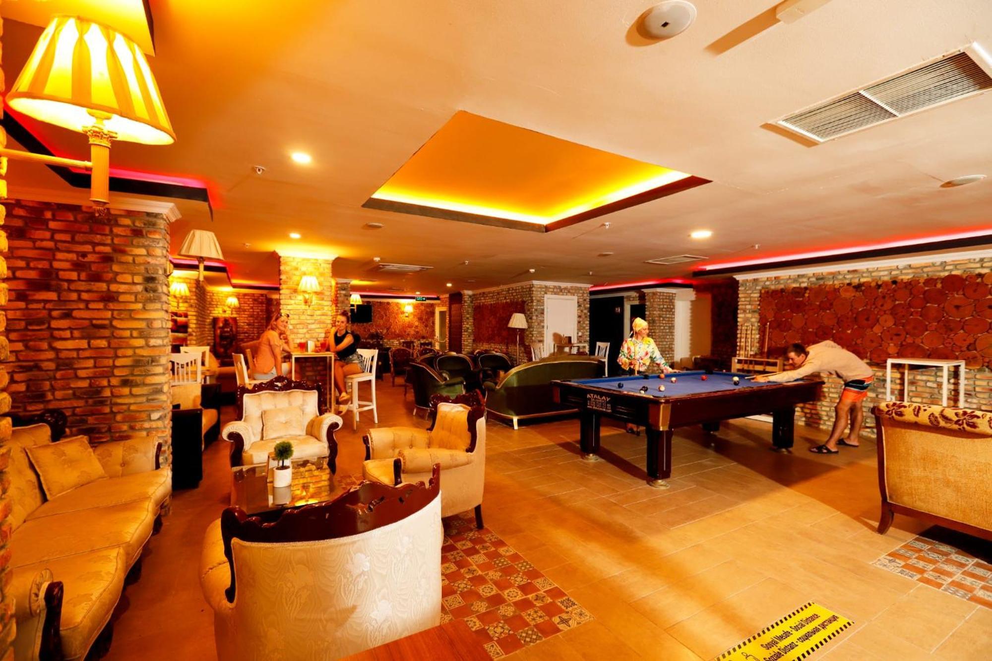 Miramor Hotel & Spa Antalya Luaran gambar The Sports Bar