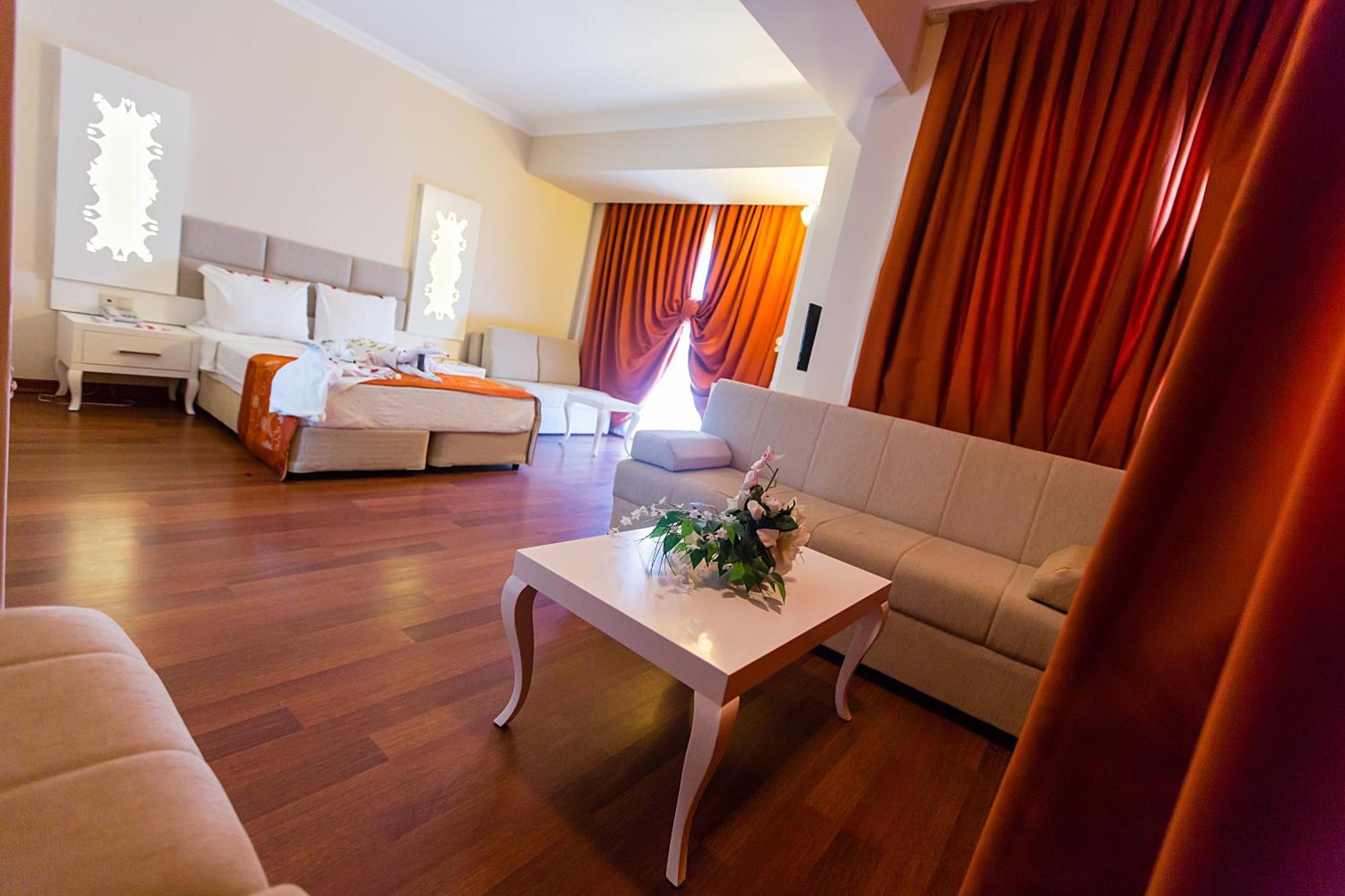 Miramor Hotel & Spa Antalya Luaran gambar A suite at the hotel